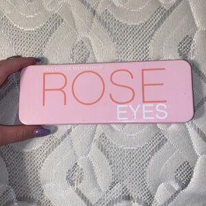 Eyeshadow Rose Eyes